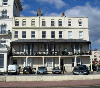 146–148_Kings_Road,_Brighton_(IoE_Code_482003)