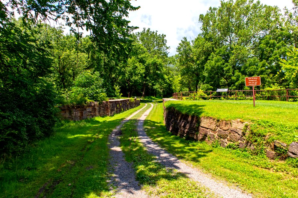 15_Mile_Creek_Aqueduct_prism_seen_from_upstream