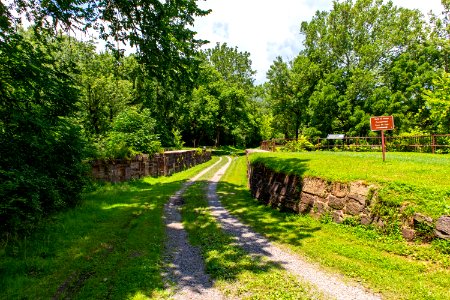 15_Mile_Creek_Aqueduct_prism_seen_from_upstream
