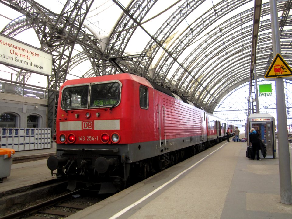 143_254-1_im_Dresdner_Hauptbahnhof_DD_Hbf