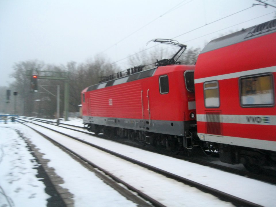 143_909_S2_nach_Dresden_Flughafen_im_Bahnhof_Dresden-Klotzsche_Winter