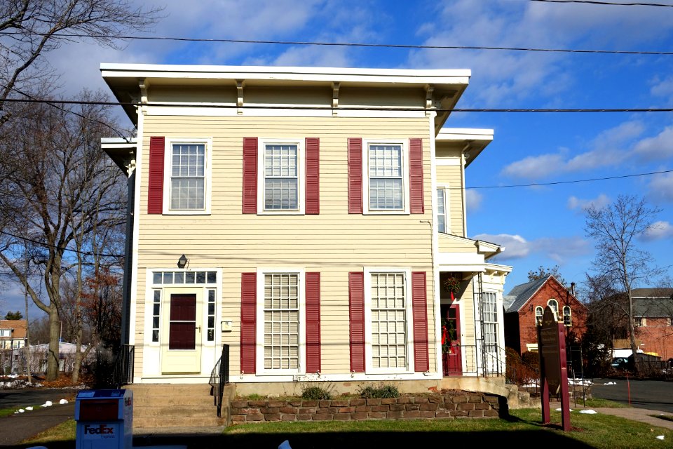 14_Maple_Avenue_-_Windsor,_Connecticut_-_DSC04766