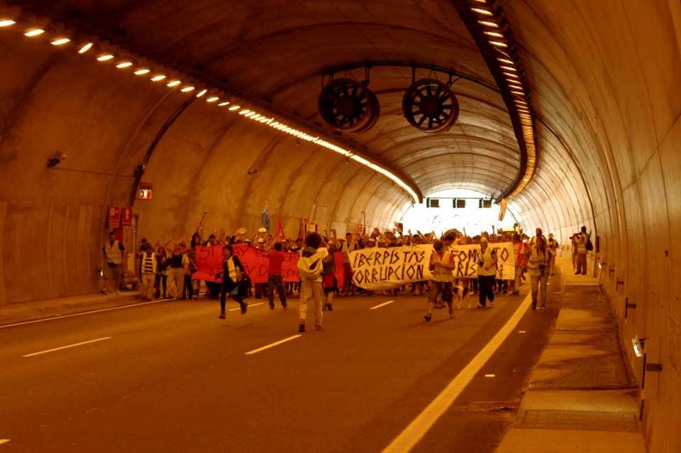 15M_Marcha_por_el_túnel_de_Guadarrama_012