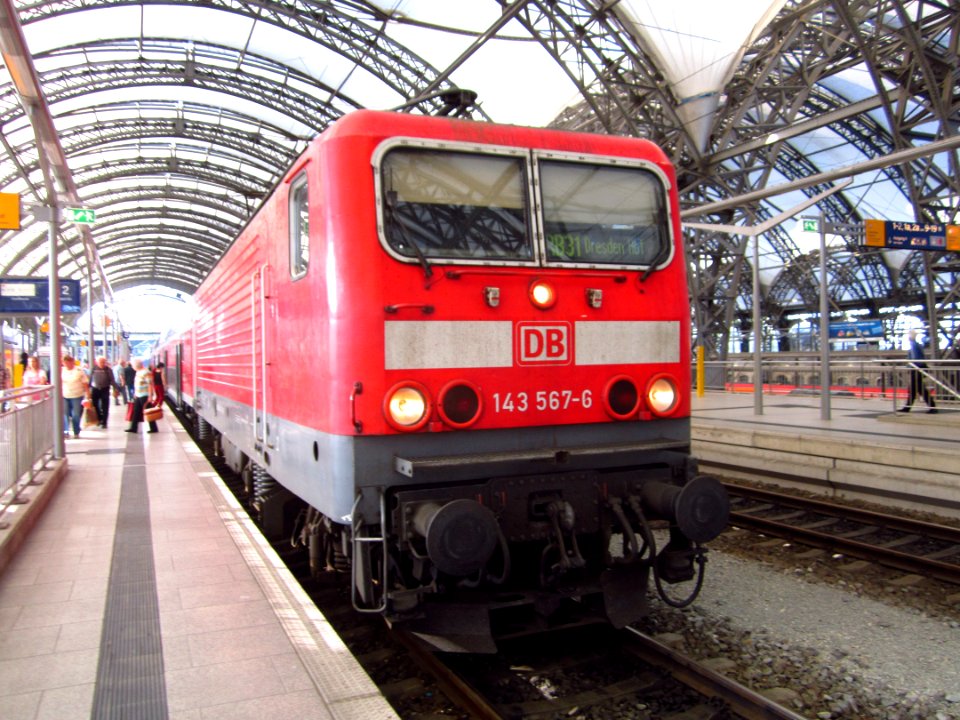 143_567-6_im_Dresdner_Hauptbahnhof_DD_Hbf