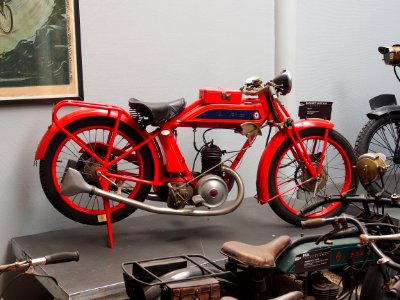 1927_Monet_Goyon_ZS3-2T_175cm3,_Musée_de_la_Moto_et_du_Vélo,_Amneville,_France,_pic-002
