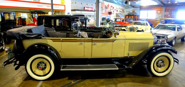 1929_Packard_633,_with_right-hand_drive_-_Automobile_Driving_Museum_-_El_Segundo,_CA_-_DSC02084