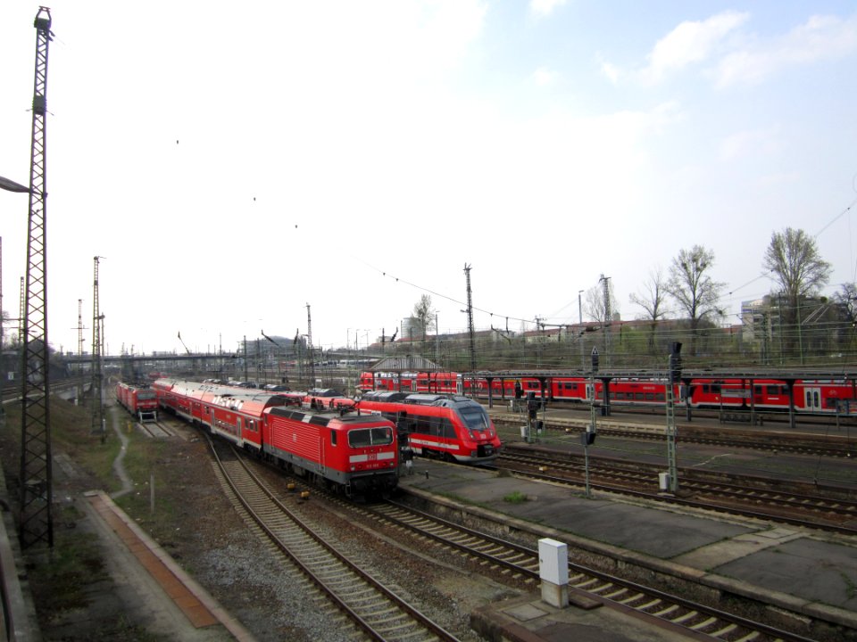 143_360_vor_dem_Dresdner_Hauptbahnhof_DD_Hbf