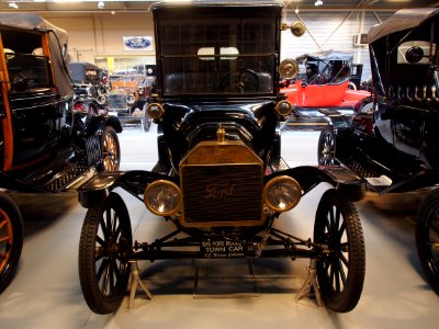 1915_Ford_T_Town_Car_pic2