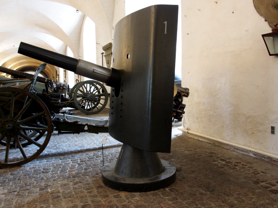 1914_75mm_rapid-fire_cannon_pic-001