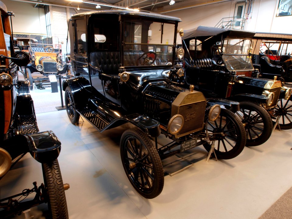 1915_Ford_T_Town_Car_pic4