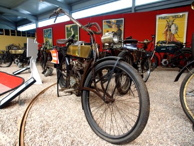 1914_Peugeot_350_MC_3,5cv_Musée_de_la_Moto_et_du_Vélo,_Amneville,_France,_pic-004