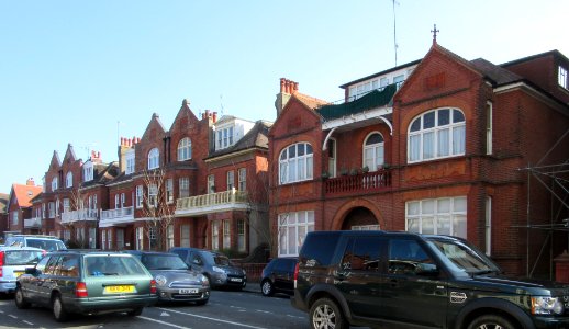 14–22_Palmeira_Avenue,_Hove_(April_2016)