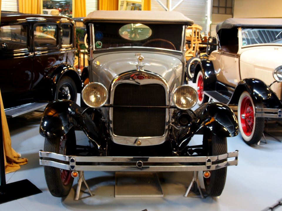 1927_Ford_A_40A_Standard_Roadster_pic2