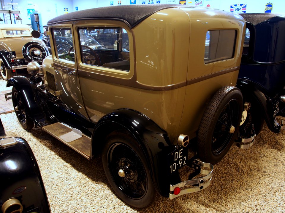 1927_Ford_55_A_Tudor_Sedan_pic4
