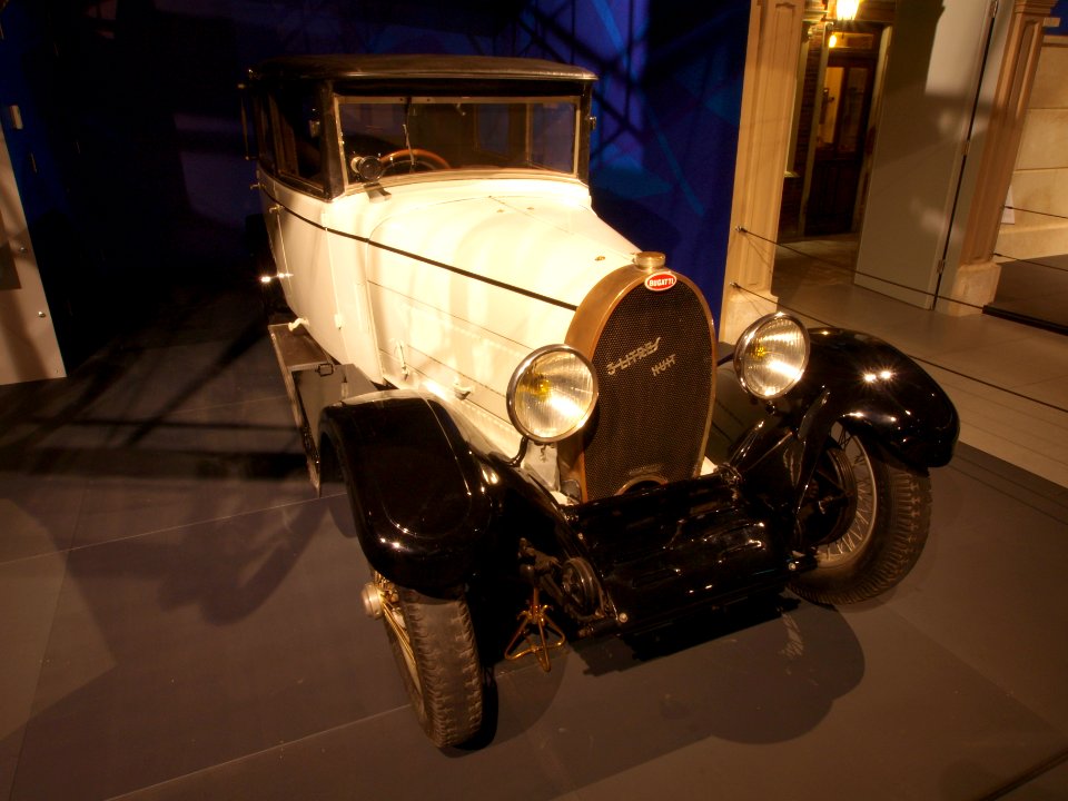 1927_Bugatti_Type_44_Bergeon_&_Descoins_Faux_Cabriolet_p1