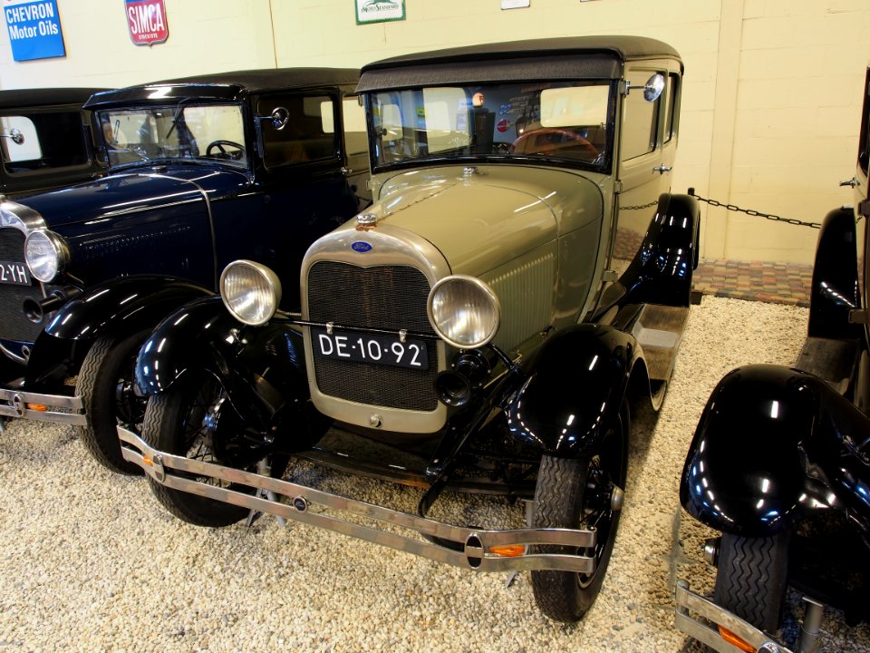 1927_Ford_55_A_Tudor_Sedan_pic1