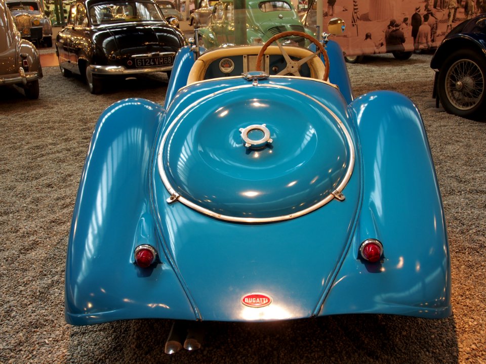 1927_Bugatti_sport_35B,_8_cylinder,_140hp,_2261cm3,_210kmh,_photo_5