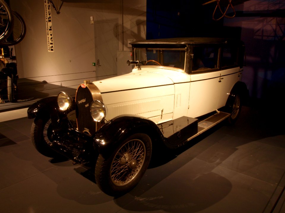 1927_Bugatti_Type_44_Bergeon_&_Descoins_Faux_Cabriolet_p2