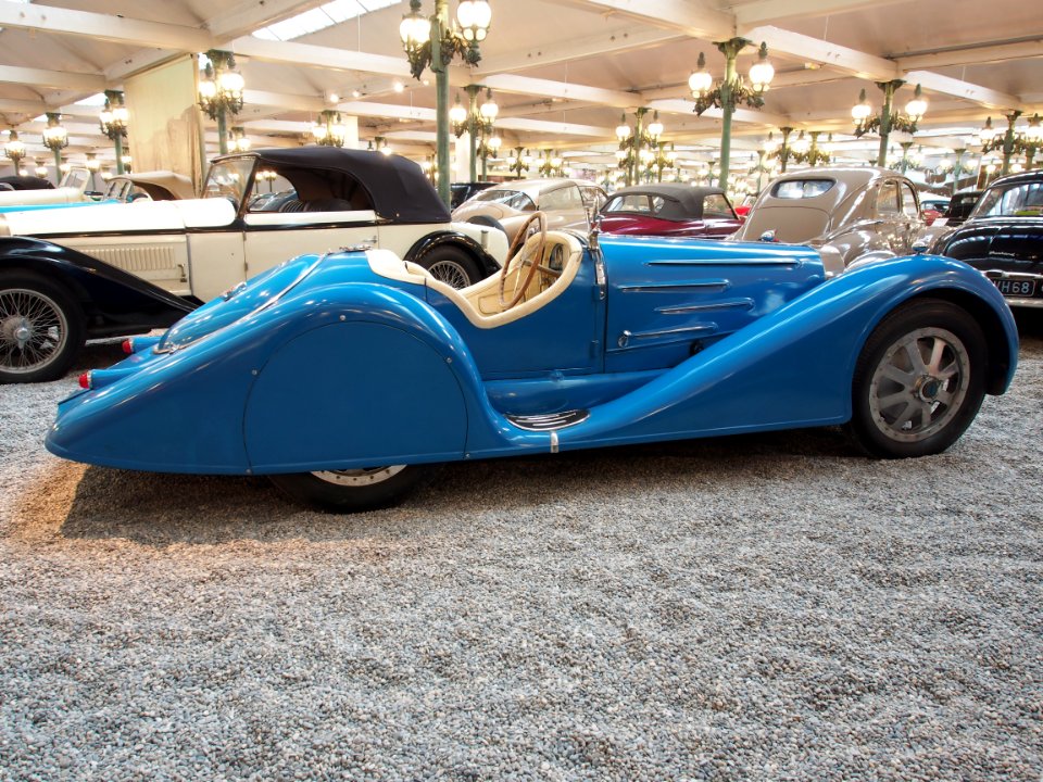 1927_Bugatti_sport_35B,_8_cylinder,_140hp,_2261cm3,_210kmh,_photo_1