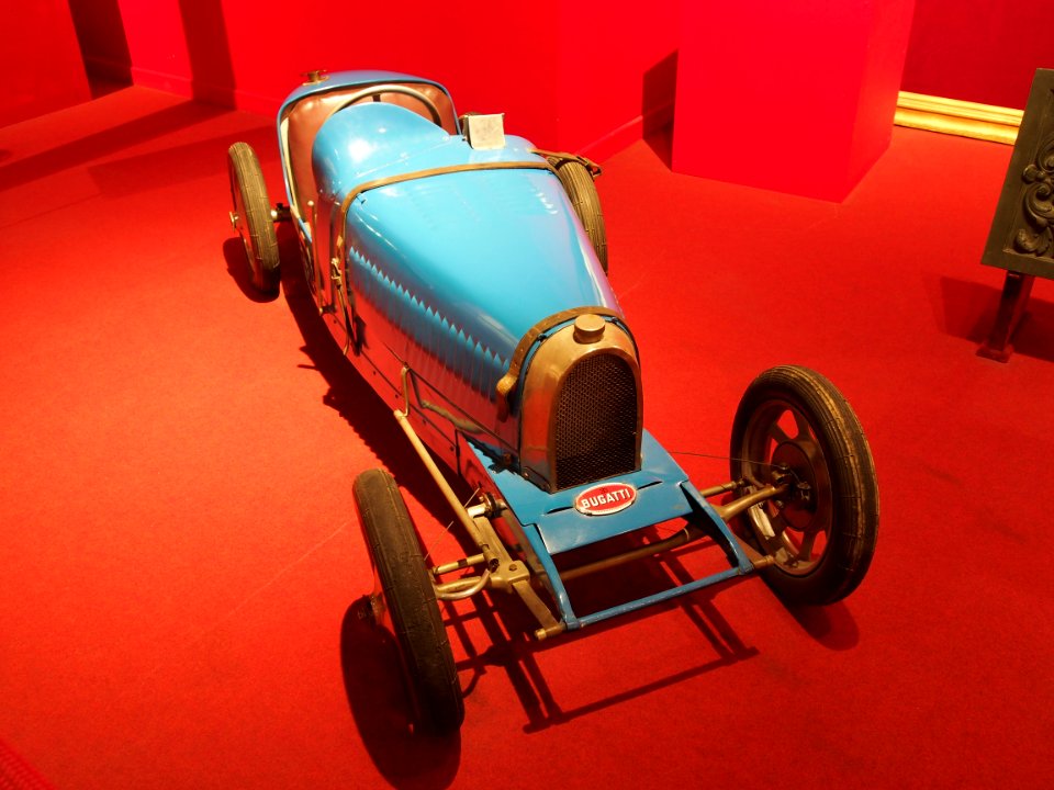 1927_Bugatti_voiture_d'enfant,_12V,_20kmh,_pic2