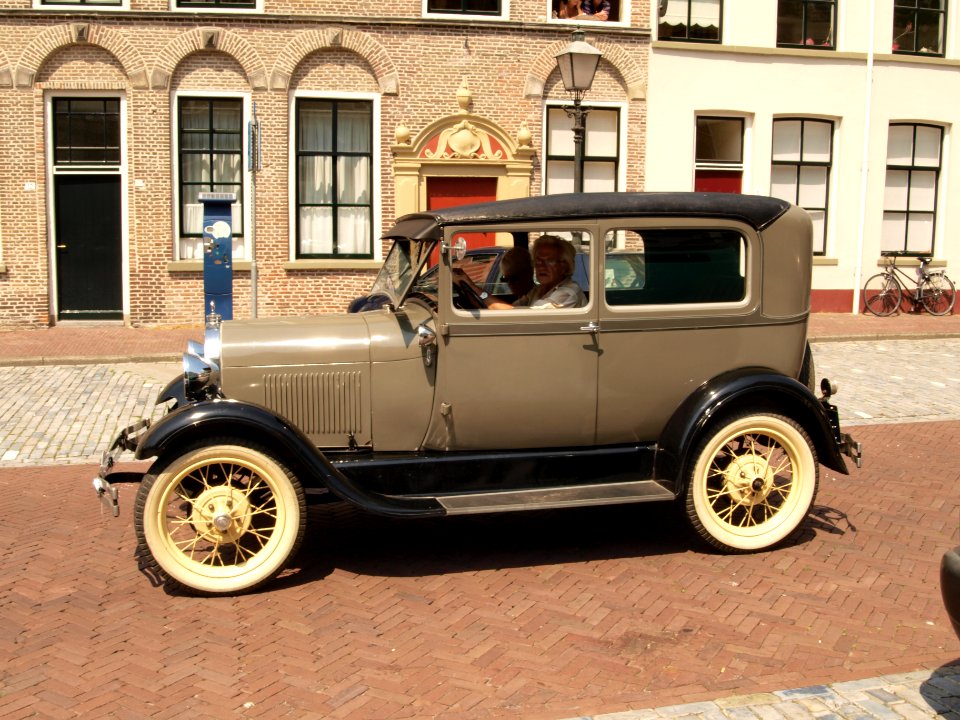 1928_Ford_A_photo2