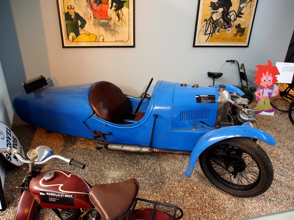 1927_Darmont_7cv_cyclecar,_Musée_de_la_Moto_et_du_Vélo,_Amneville,_France,_pic-001