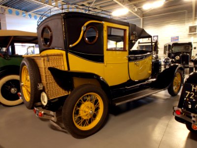 1928_Ford_A_Landaulette_pic2