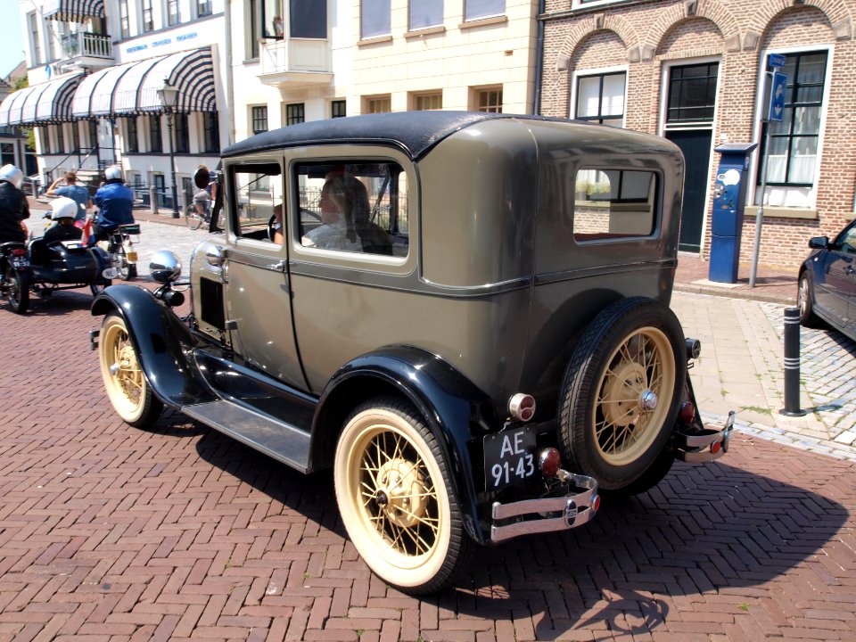 1928_Ford_A_photo3