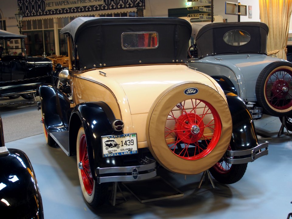 1928_Ford_A_40A_Sport_Standard_Roadster_pic3