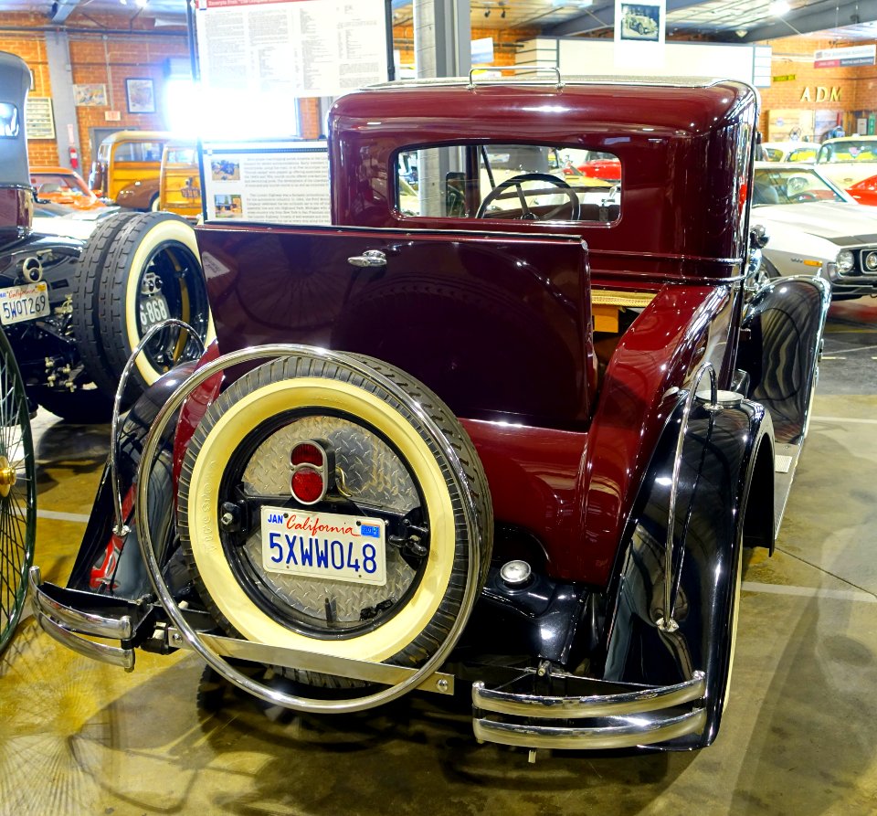 1929_Durant_Tour_Door_Coupe,_with_rumble_seat_-_Automobile_Driving_Museum_-_El_Segundo,_CA_-_DSC02126