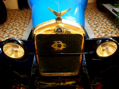 1926_Delaugere_et_Clayette_V,_4_cyl_10CV_ornament_at_the_Musée_Automobile_de_Vendée_pic-4