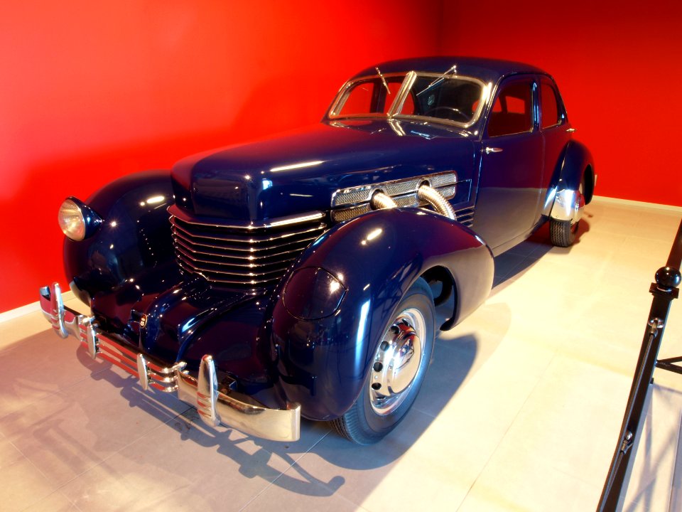 1929_Cord_812_Supercharged_Berverly_Sedan_p2