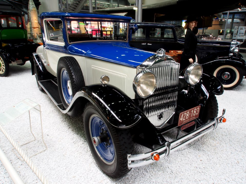 1929_Blue-white_Packard_Straght_Eight_Coupé