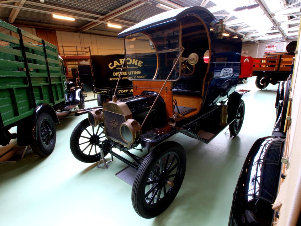 1912_Ford_Model_T_Delivery_Car_pic2