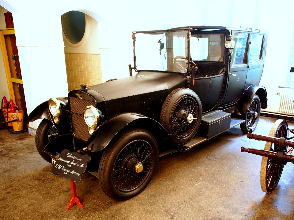 1924_Winton_Six_Limousine_Landaulette_van_HM_Koningin_Emma,_foto1