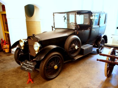 1924_Winton_Six_Limousine_Landaulette_van_HM_Koningin_Emma,_foto1