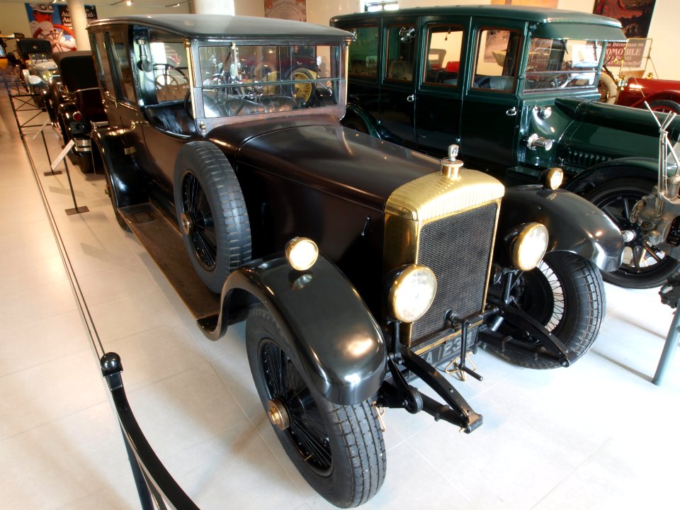 1925_Daimler_45-HP_Open_Drive_Limousine_p1