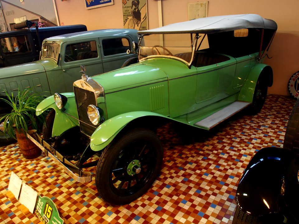 1925_Donnet_Zedel_C16,_4_cyl,_11CV_Tourer_at_the_Musée_Automobile_de_Vendée_pic-5
