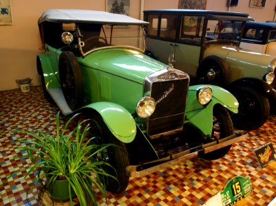 1925_Donnet_Zedel_C16,_4_cyl,_11CV_Tourer_at_the_Musée_Automobile_de_Vendée_pic-1