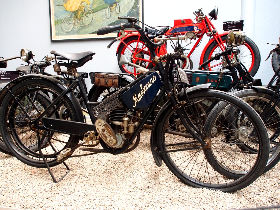 1925_Motobecane_MB1,_Musée_de_la_Moto_et_du_Vélo,_Amneville,_France,_pic-003