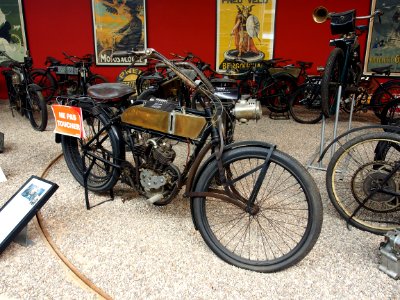 1914_Peugeot_350_MC_3,5cv_Musée_de_la_Moto_et_du_Vélo,_Amneville,_France,_pic-002