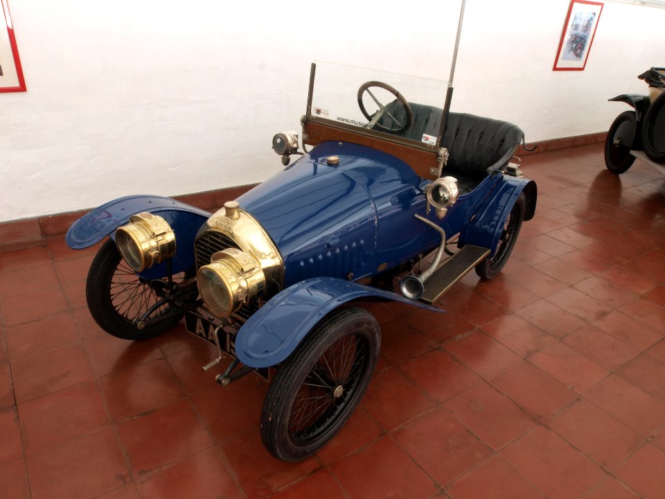 1914_Peugeot_Bebe,_6hp,_854cc,_80kmh_photo-1