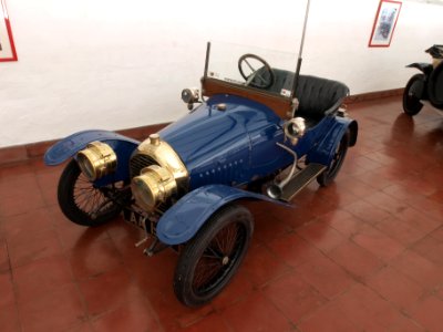 1914_Peugeot_Bebe,_6hp,_854cc,_80kmh_photo-1