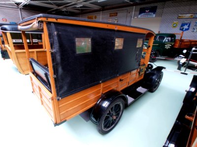 1923_Ford_Model_T_Passenger_Bus_pic1