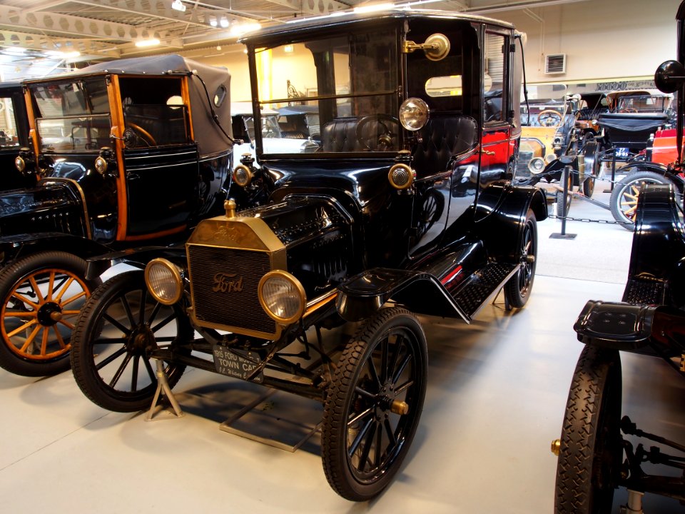 1915_Ford_T_Town_Car_pic3