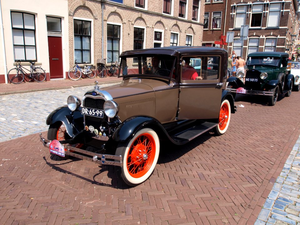 1928_Ford_A_photo4
