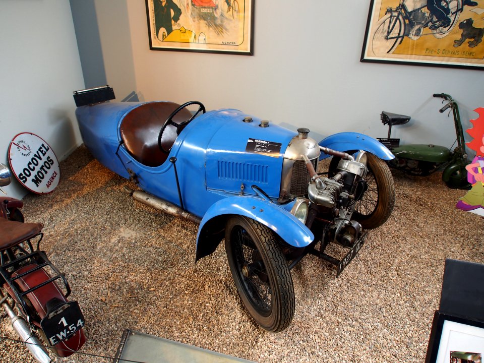 1927_Darmont_7cv_cyclecar,_Musée_de_la_Moto_et_du_Vélo,_Amneville,_France,_pic-002
