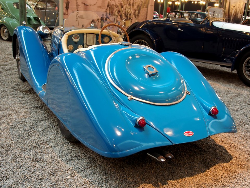 1927_Bugatti_sport_35B,_8_cylinder,_140hp,_2261cm3,_210kmh,_photo_6