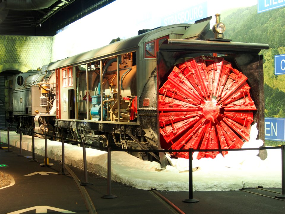 1922_Paris-Orléans_Locomotive_5452_&_SNCF_140_A_259_photo_1