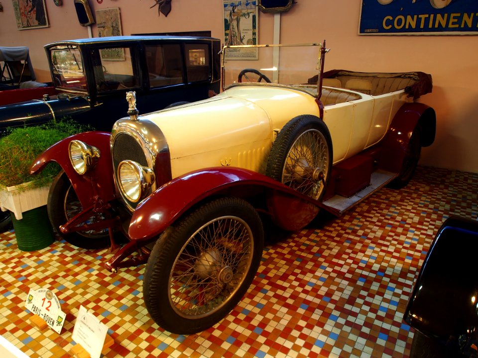 1923_Chenard_&_Walker_type_U,_1912_Chenard_&_Walker_type_U,_15cv,_4_cylinder,_dual_ignition,_Torpedo_carosserie,_6_seat,_at_the_Musée_Automobile_de_Vendée_pic-3